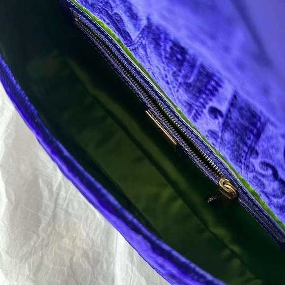 Vintage Fendi Baguette in embroidered purple velvet - Picture 7 of 16